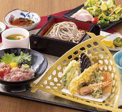 自家製面と旬の料理